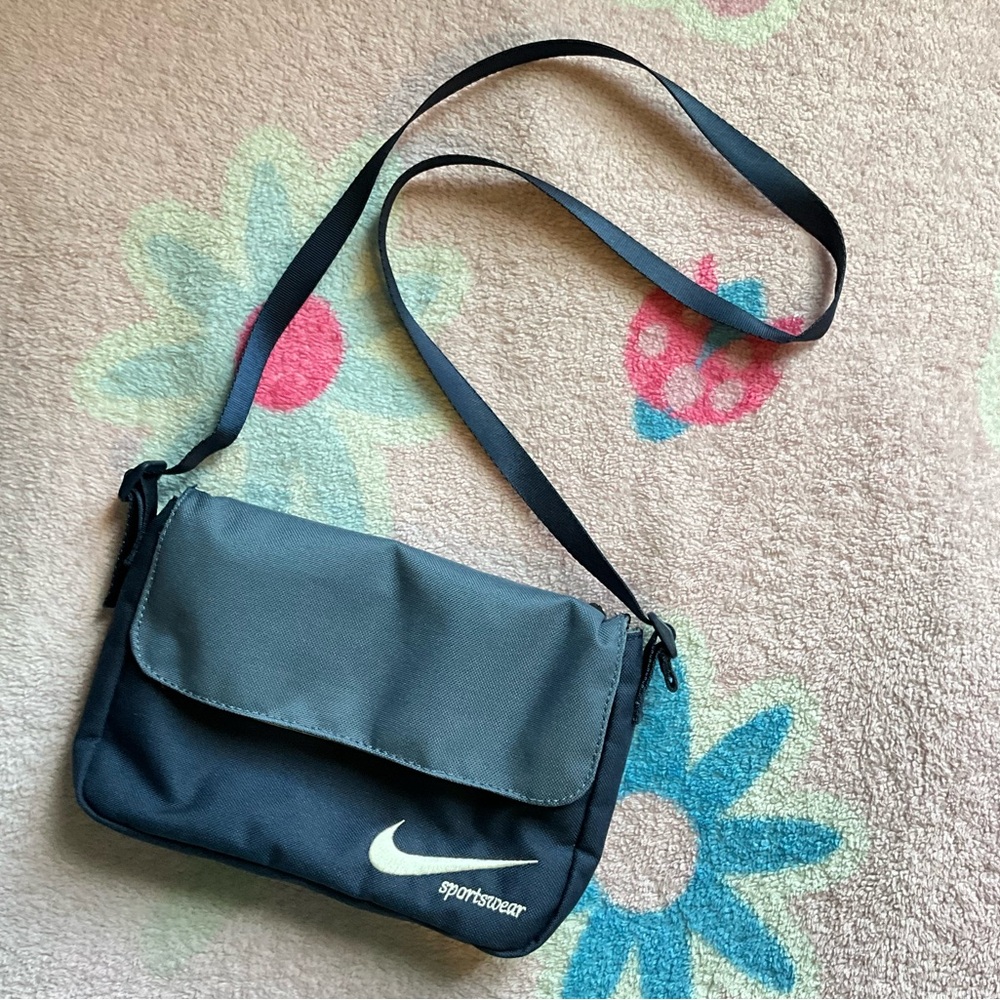 vintage blue nike mini purse 🐋